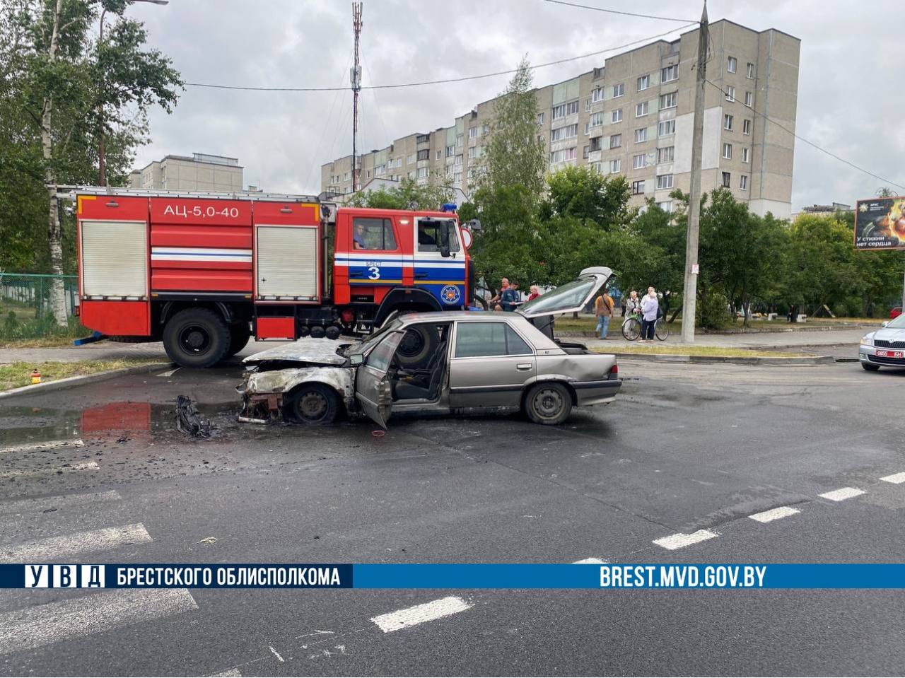 Автомобиль загорелся на улице Орловской в Бресте