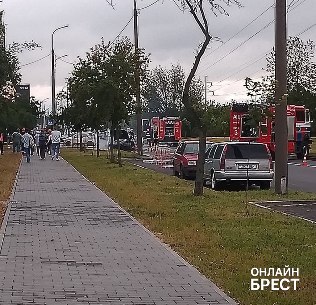 Автомобиль загорелся на улице Орловской в Бресте