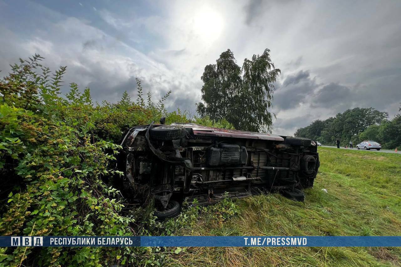 В Брестской области перевернулась маршрутка