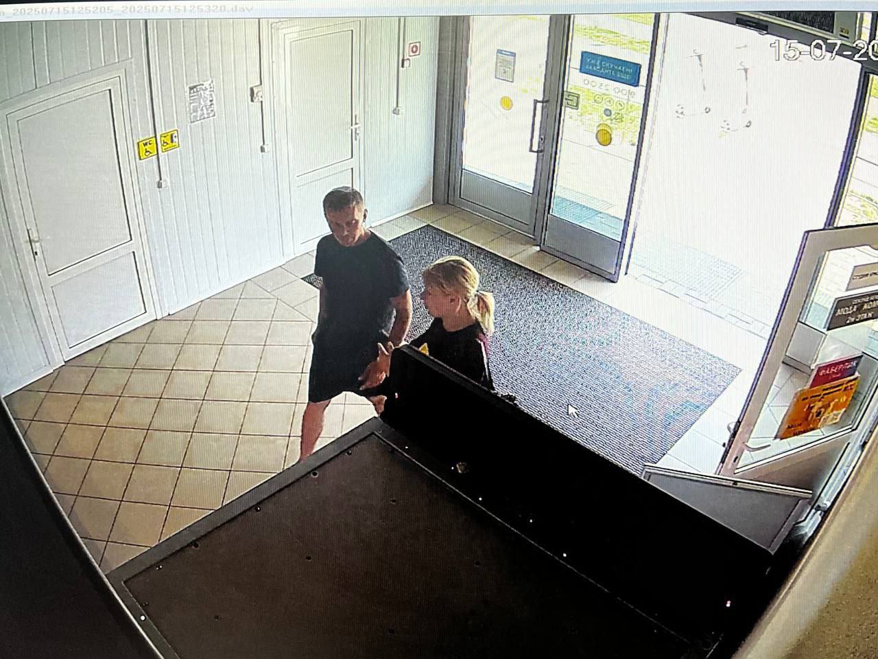 Были в магазине «Санта». В Бресте милиция разыскивает мужчину и женщину.