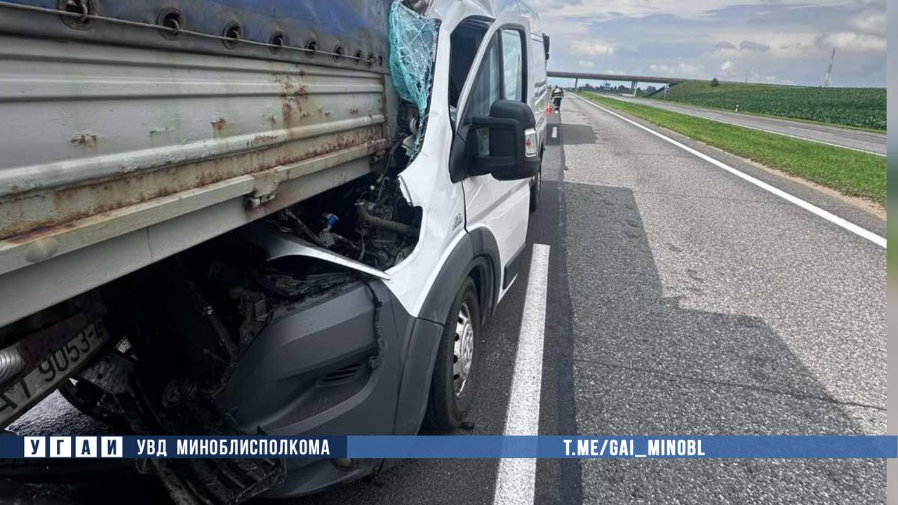 Жесткое ДТП на трассе М1: Fiat врезался в МАЗ