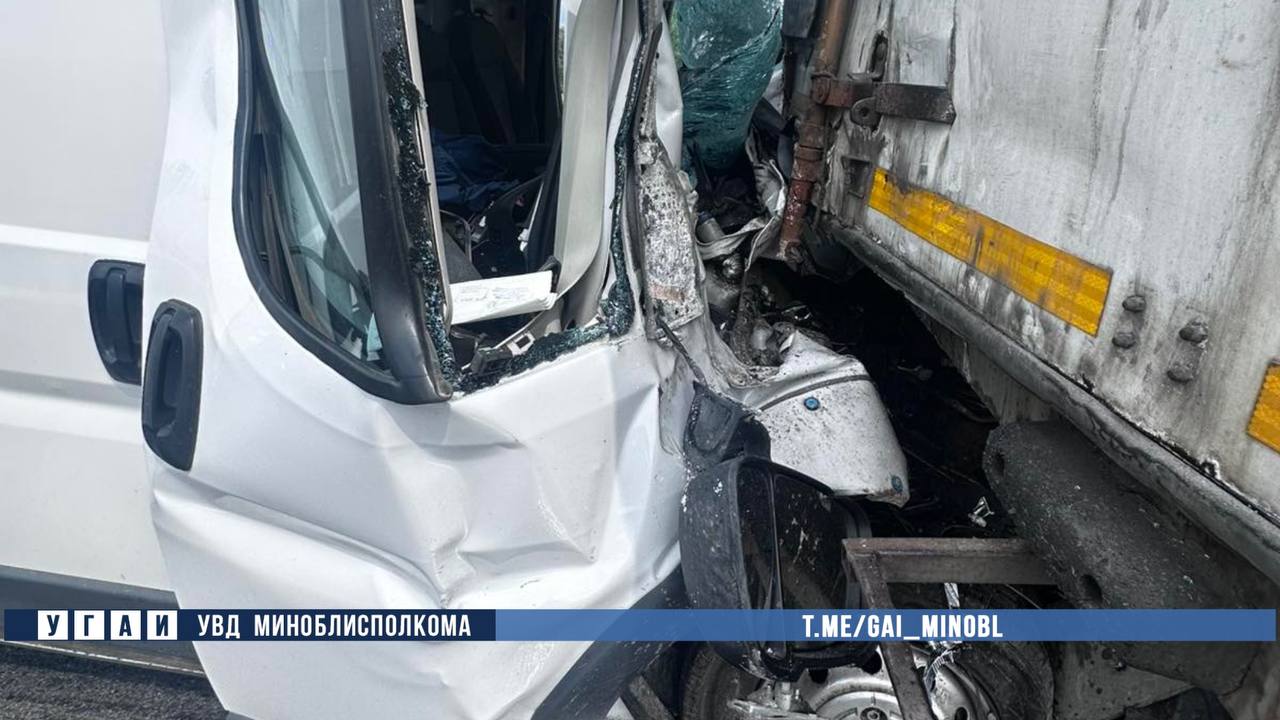 Жесткое ДТП на трассе М1: Fiat врезался в МАЗ