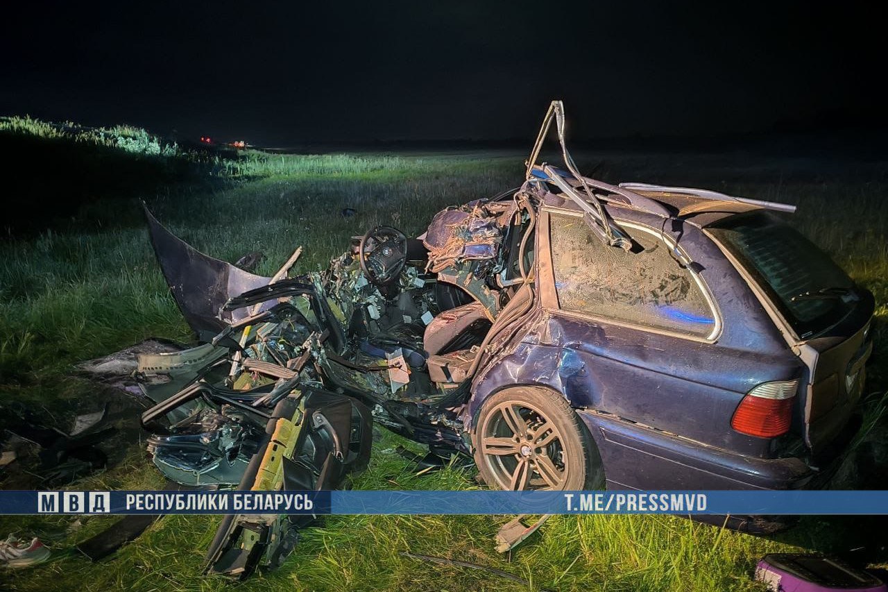 В Беларуси BMW столкнулся с ЗИЛом — двое погибших