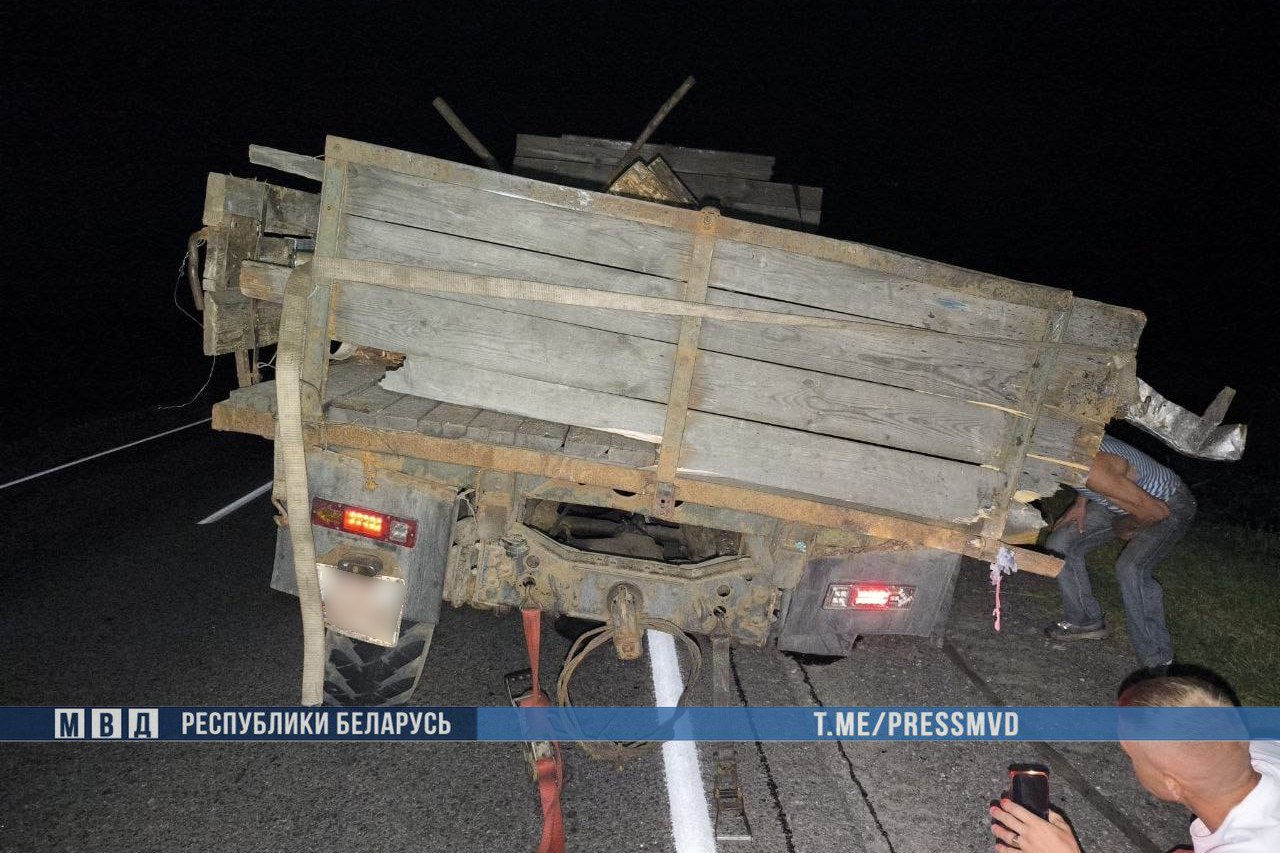 В Беларуси BMW столкнулся с ЗИЛом — двое погибших