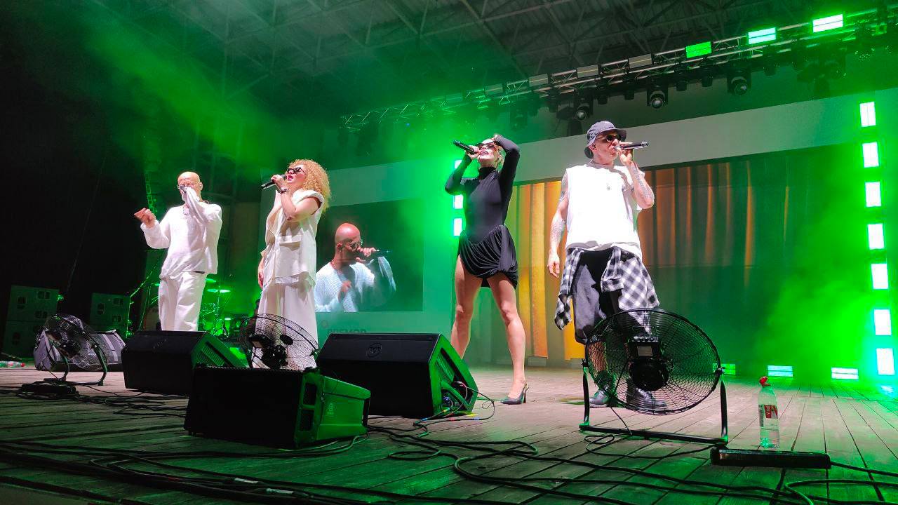 Пятничные гуляния в Бресте завершились эффектным фейерверком в парке