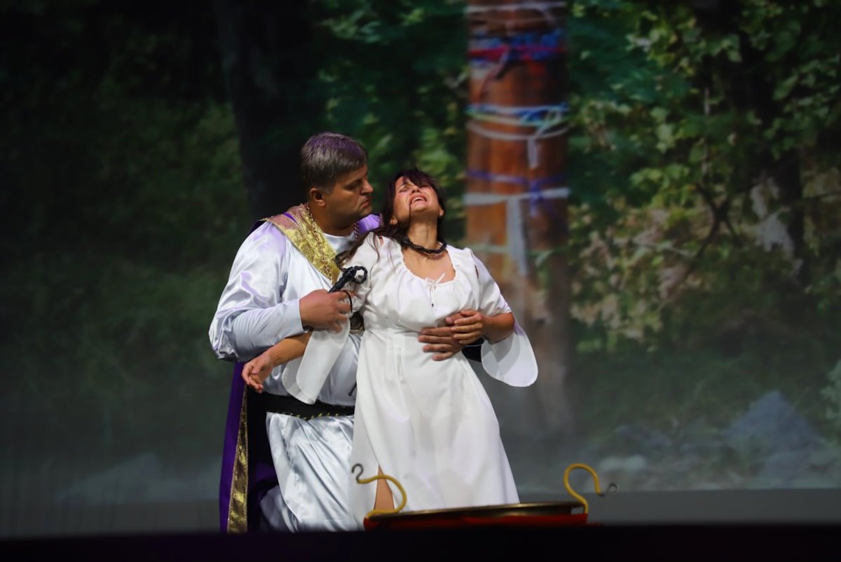 За прилавком — артисты, охотники, музыканты: Необычные таланты сотрудников компании ЕВРОТОРГ