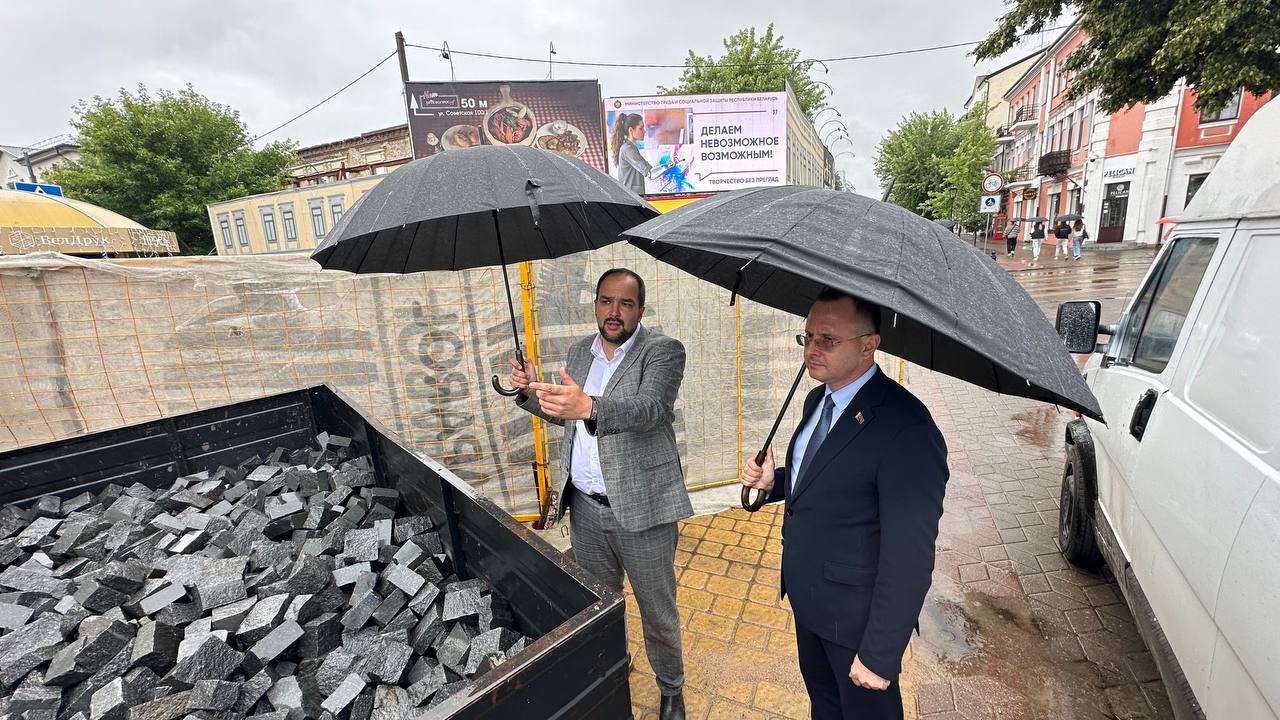 Лободинский проверил ход благоустройства ключевых объектов Бреста