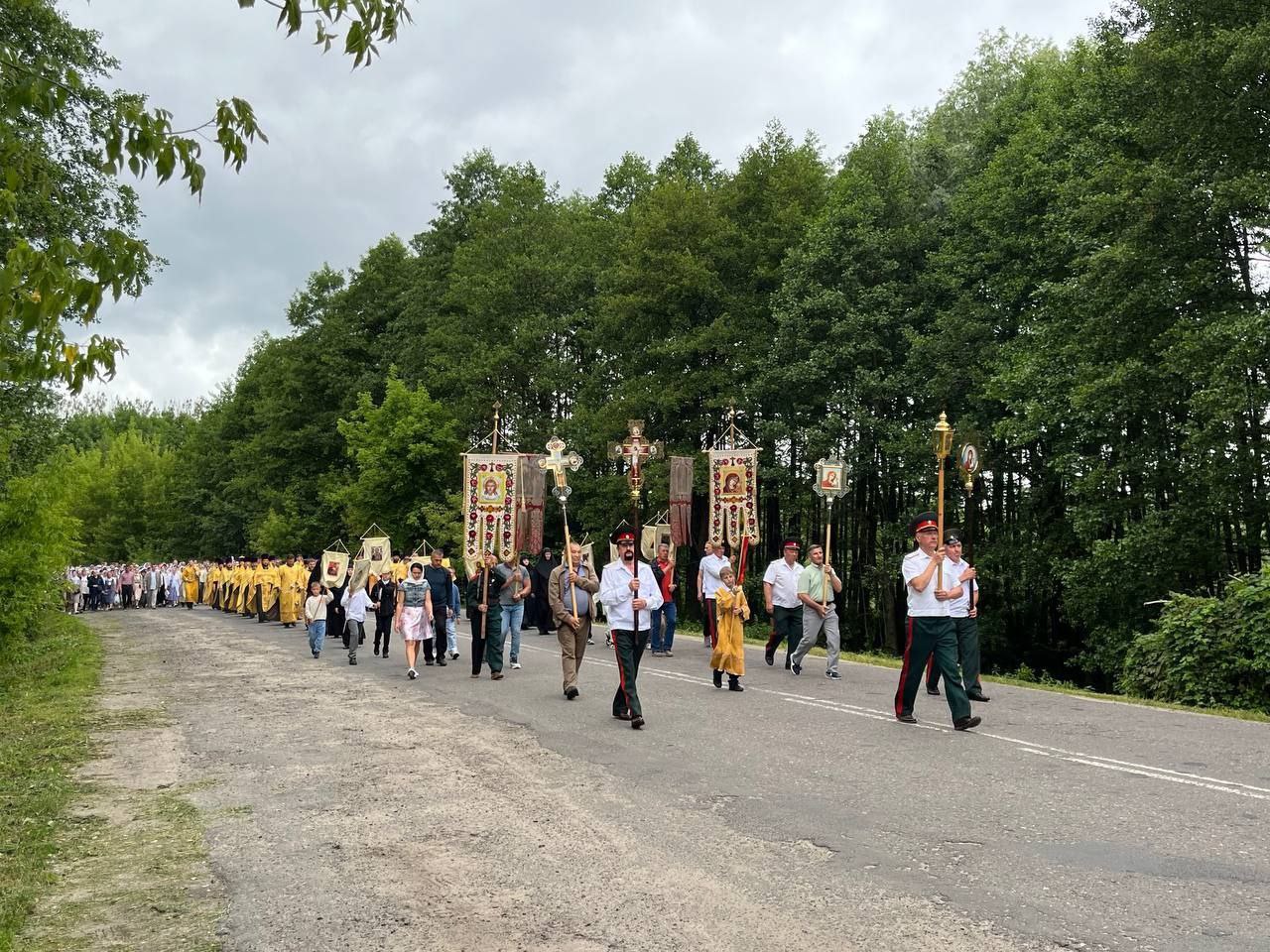 Сегодня в Бресте состоялся Крестный ход в честь празднования Собора Белорусских святых.