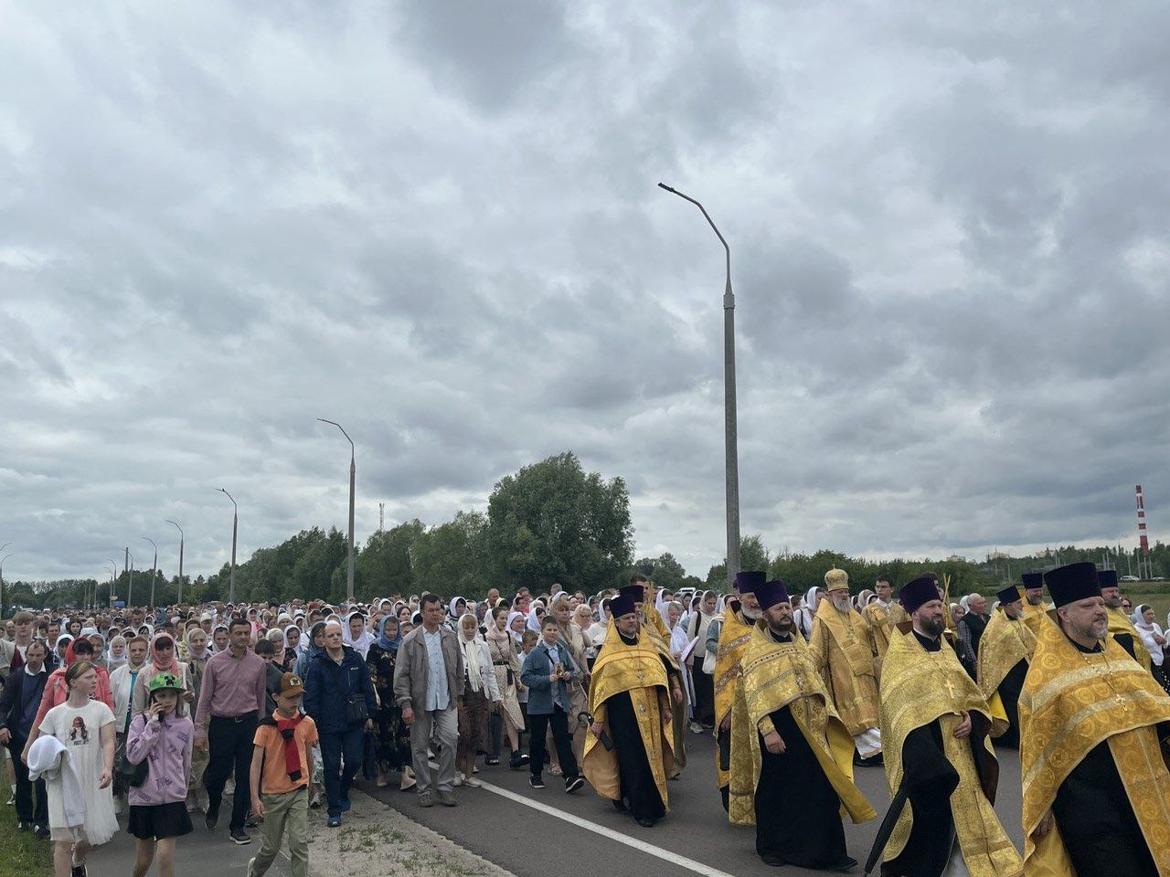 Сегодня в Бресте состоялся Крестный ход в честь празднования Собора Белорусских святых.