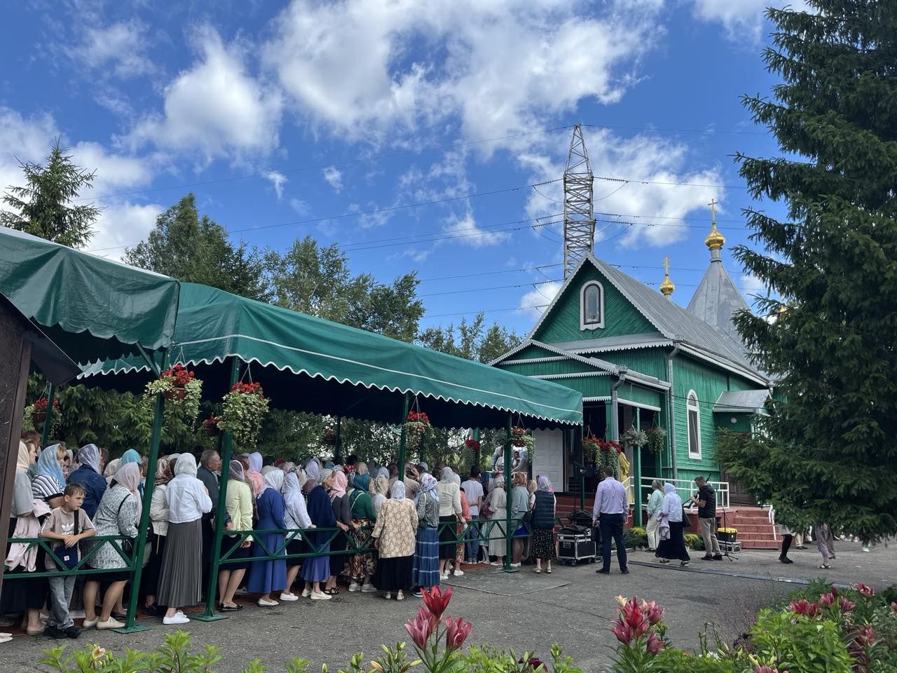 Сегодня в Бресте состоялся Крестный ход в честь празднования Собора Белорусских святых.