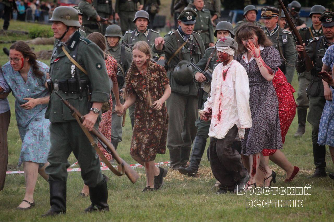 Реконструкторы воссоздали ключевые эпизоды обороны Брестской крепости — видео и фото