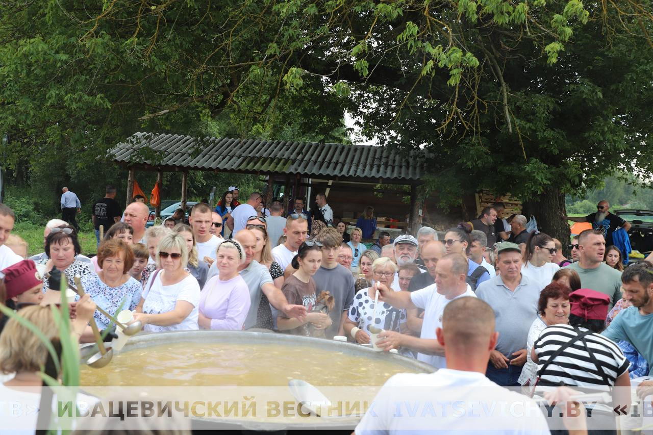 Cамая большая уха в стране приготовлена на Брестчине — фото