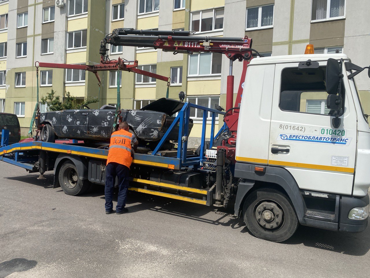 В Бресте продолжается активная эвакуация неэксплуатируемых автомобилей
