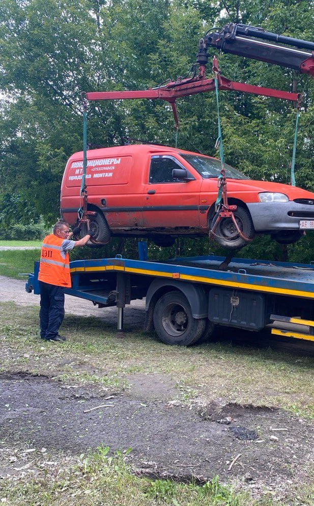 В Бресте продолжается активная эвакуация неэксплуатируемых автомобилей