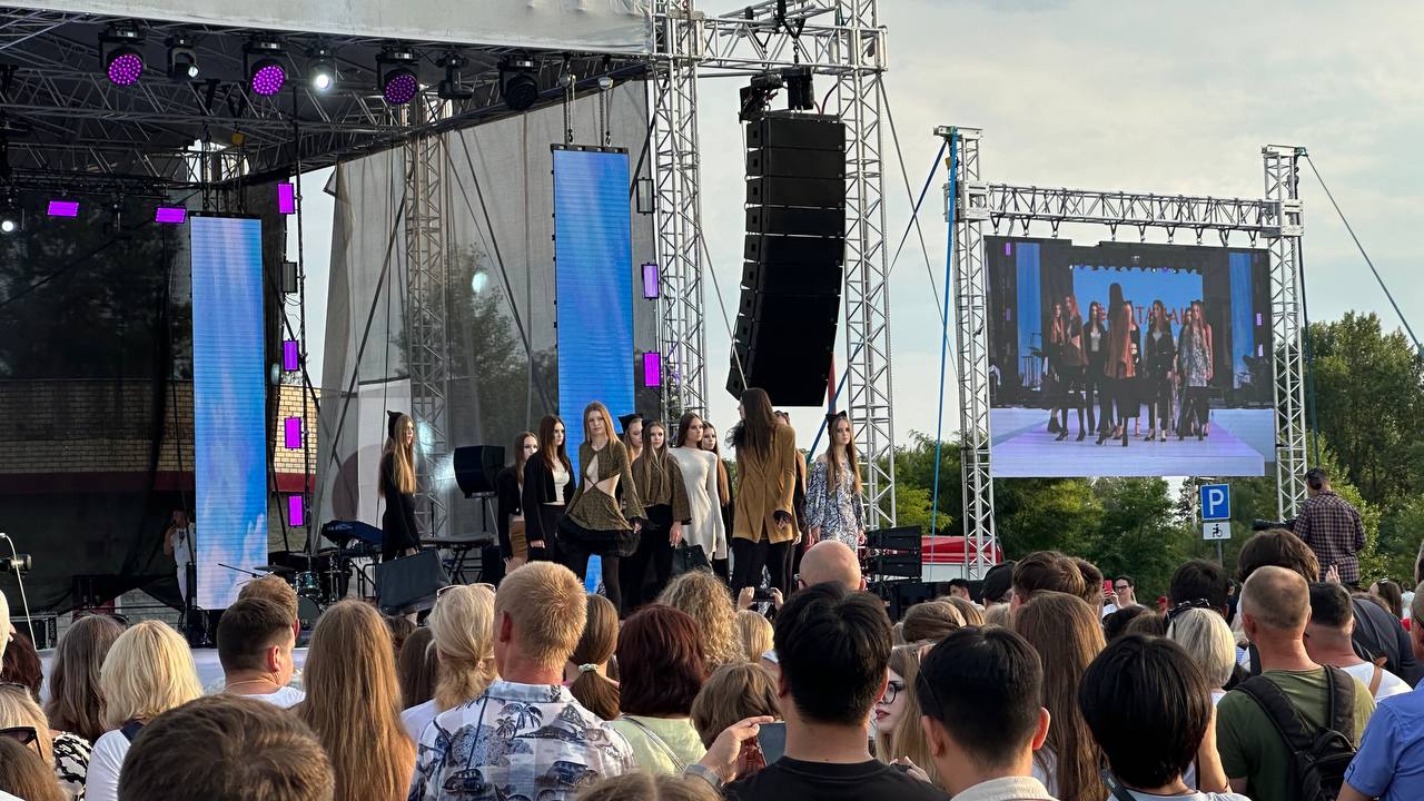 Эксклюзивные коллекии и коллаборации представили на фестивале моды и стиля «LookБуг» в Бресте