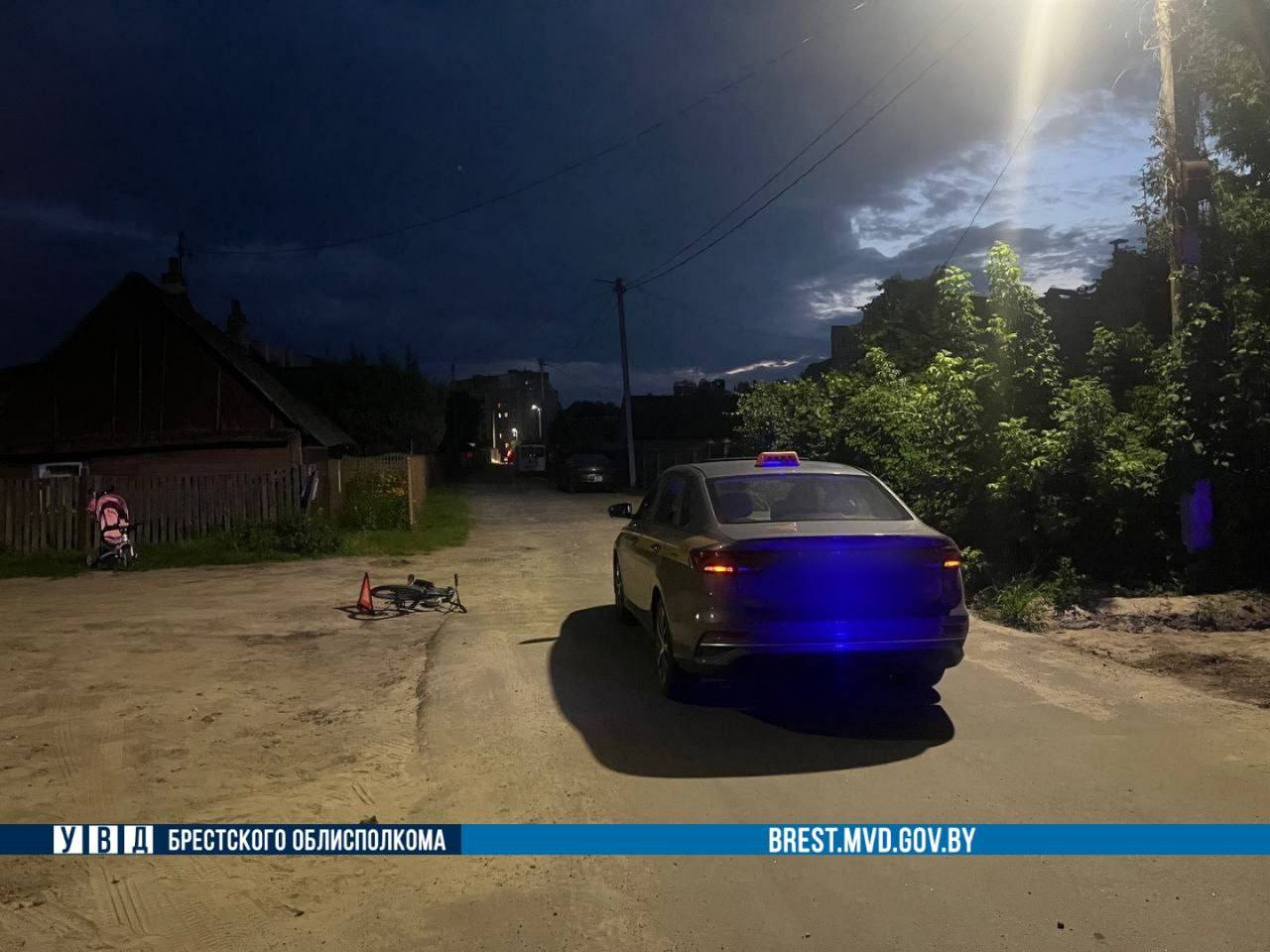 В Бресте под колеса такси попал 6-летний велосипедист