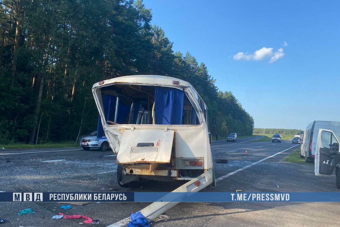 В Березовском районе произошло жесткое ДТП с участием автобуса — рассказываем подробности