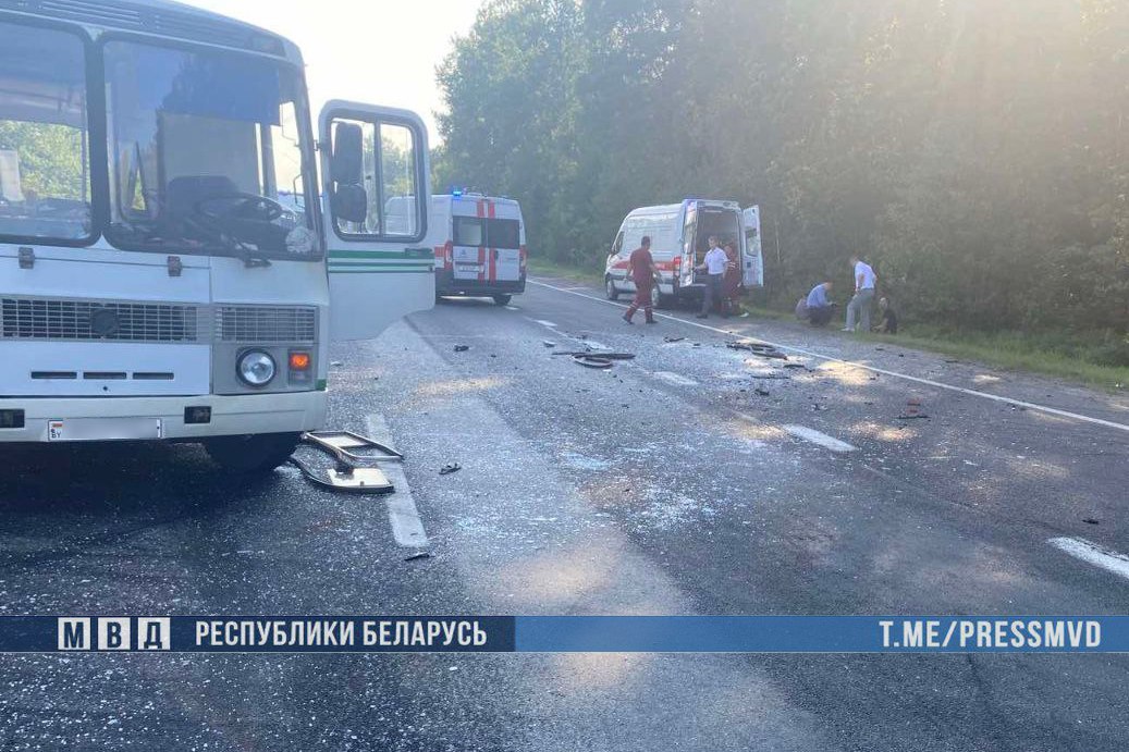 В Березовском районе произошло жесткое ДТП с участием автобуса — рассказываем подробности