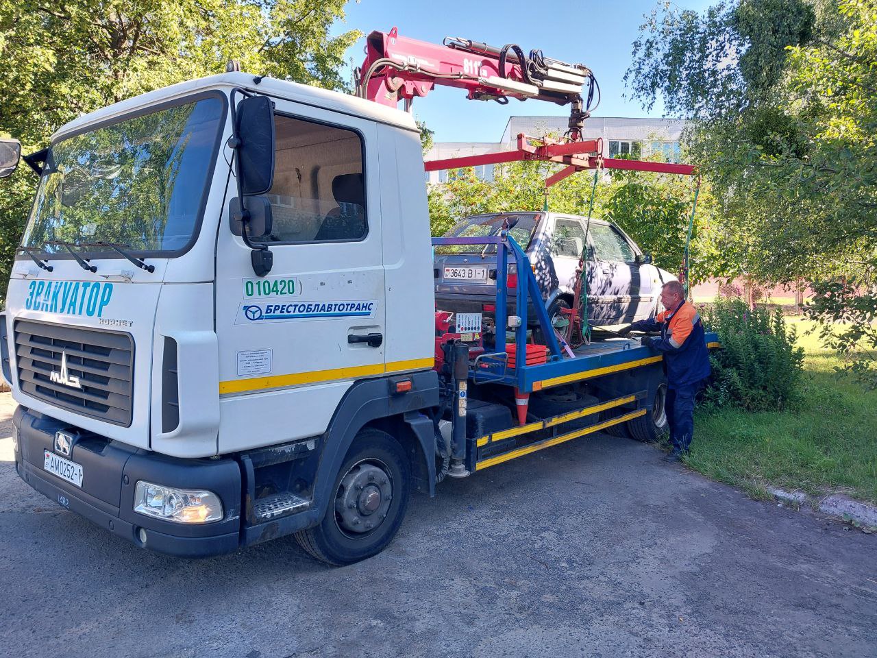 В Бресте эвакуировали неэксплуатируемые автомобили