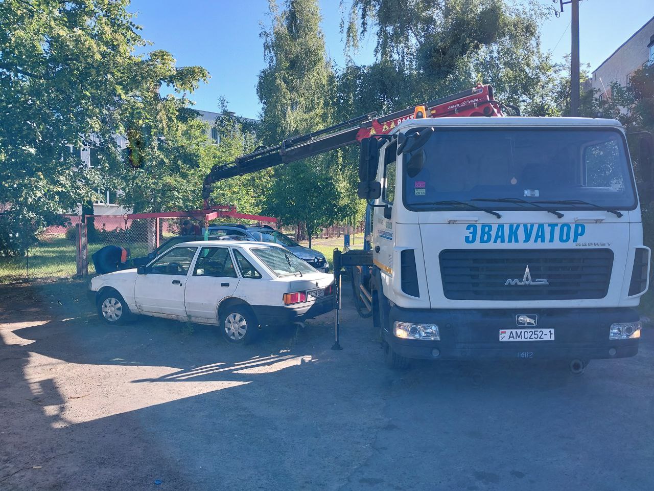 В Бресте эвакуировали неэксплуатируемые автомобили