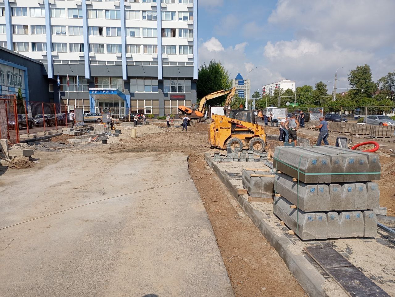 В Бресте продолжается реконструкция фонтана у гостиницы Интурист