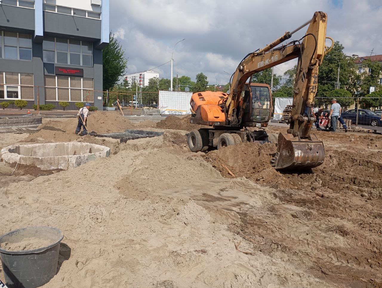 В Бресте продолжается реконструкция фонтана у гостиницы Интурист