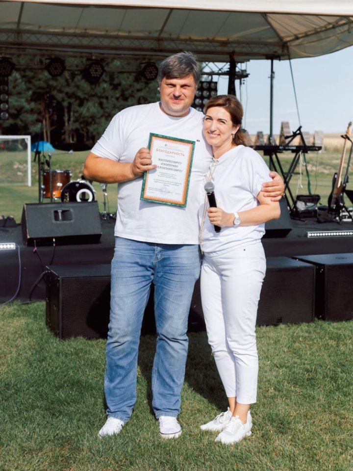 За прилавком — артисты, охотники, музыканты: Необычные таланты сотрудников компании ЕВРОТОРГ