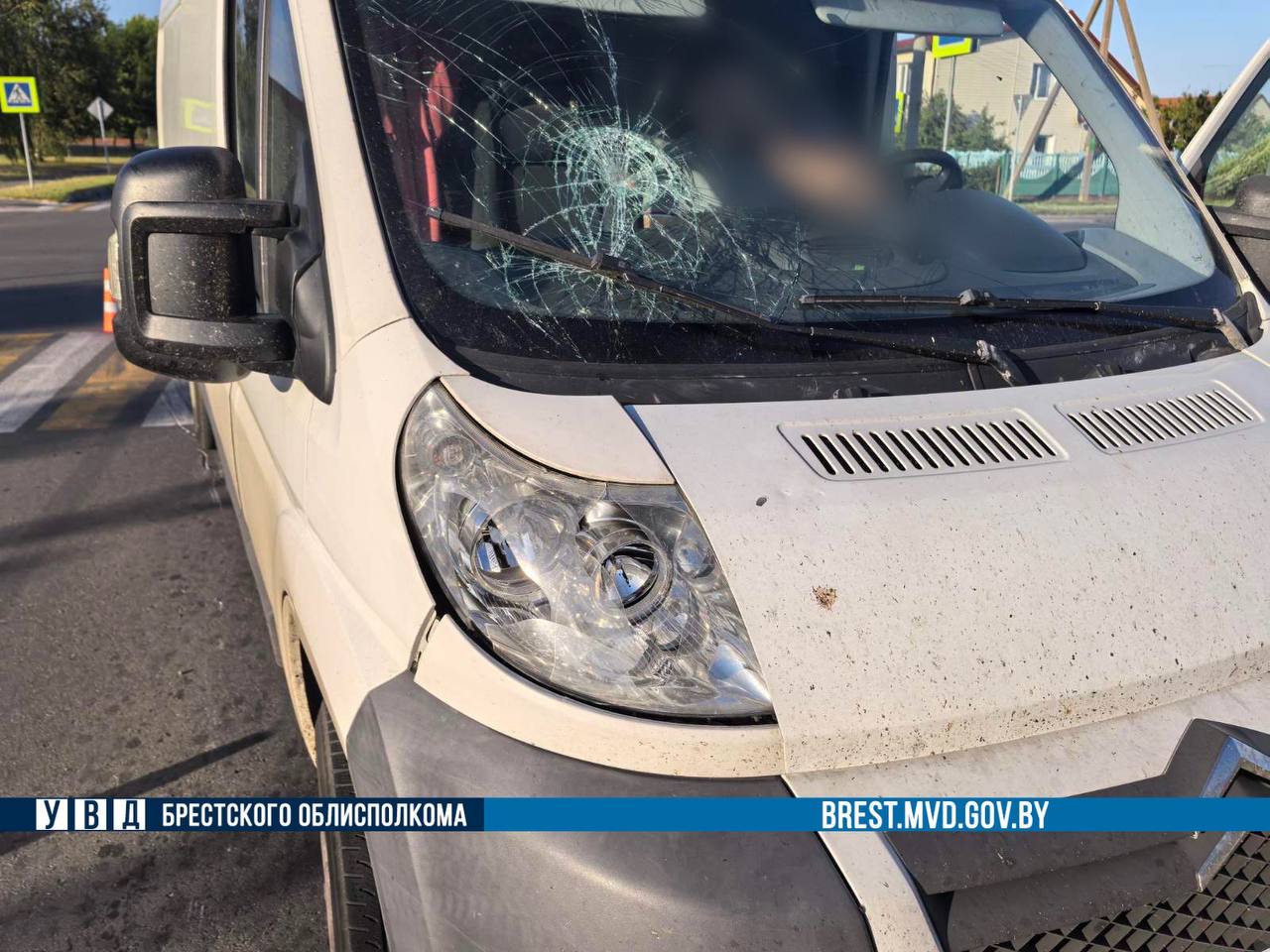 Водитель микроавтобуса сбил подростка на электросамокате в Малорите