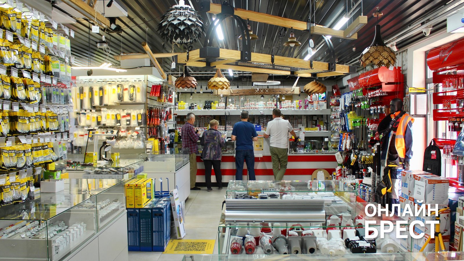 Строительный сезон в разгаре! «Вся Электрика» вывешивает актуальные акции на фасад – контроль горячих предложений в ваших руках!