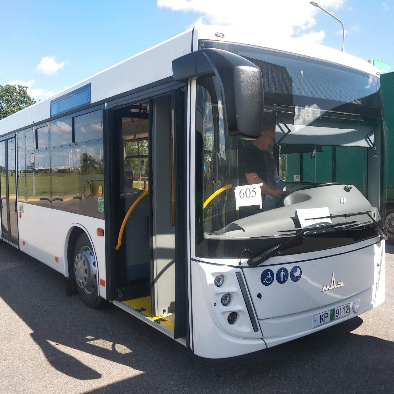 В Брест поступил электробус с USB и кондиционером