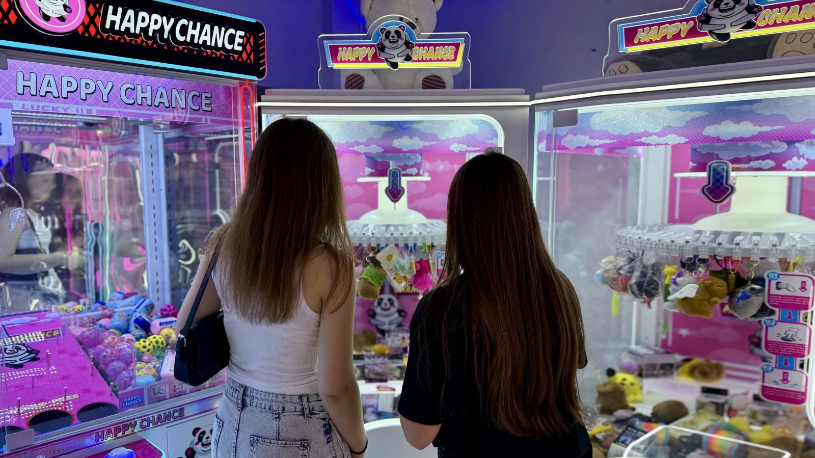 Японский тренд захватил центр Бреста! У фонтана открылся зал аттракционов Happy Chance