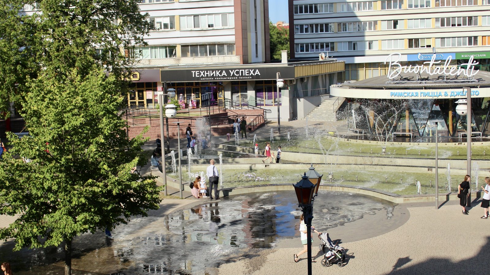 Японский тренд захватил центр Бреста! У фонтана открылся зал аттракционов Happy Chance