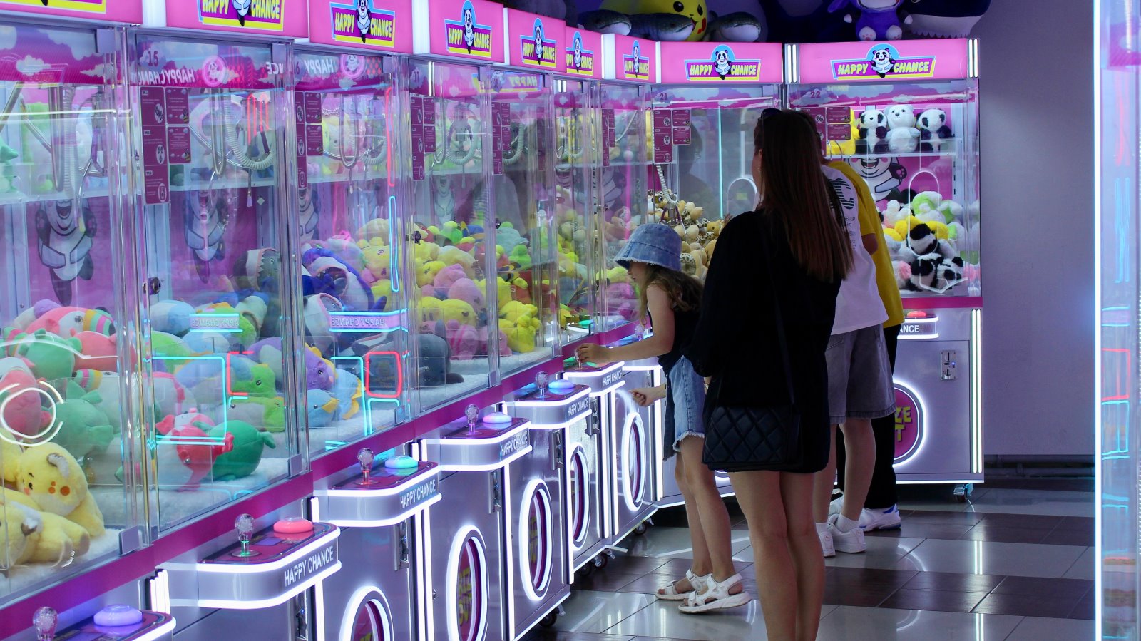 Японский тренд захватил центр Бреста! У фонтана открылся зал аттракционов Happy Chance