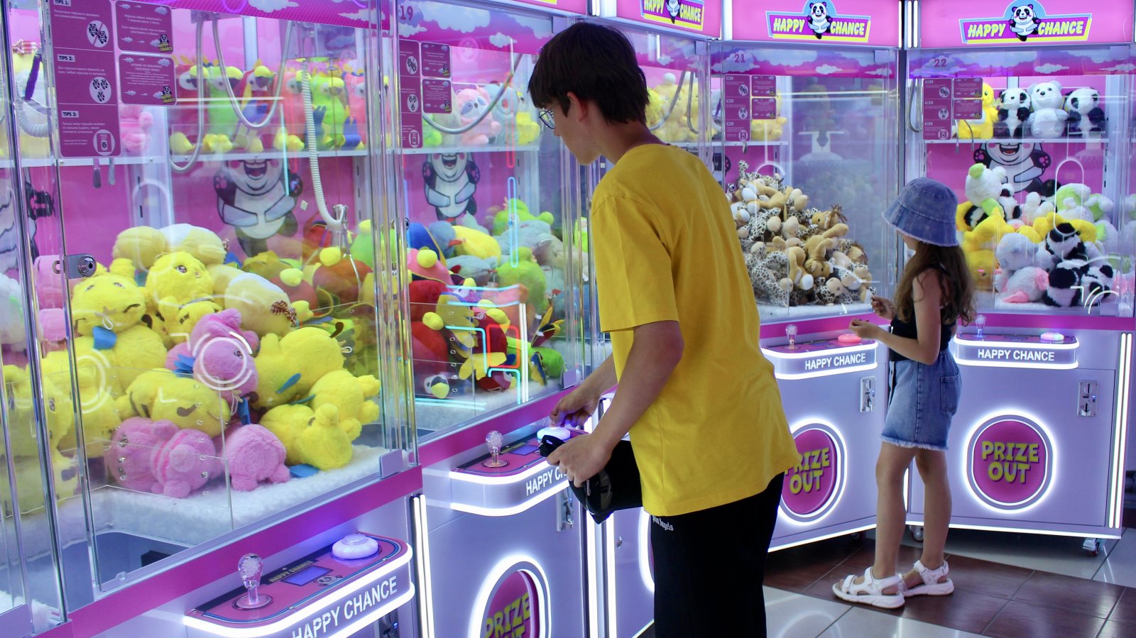 Японский тренд захватил центр Бреста! У фонтана открылся зал аттракционов Happy Chance