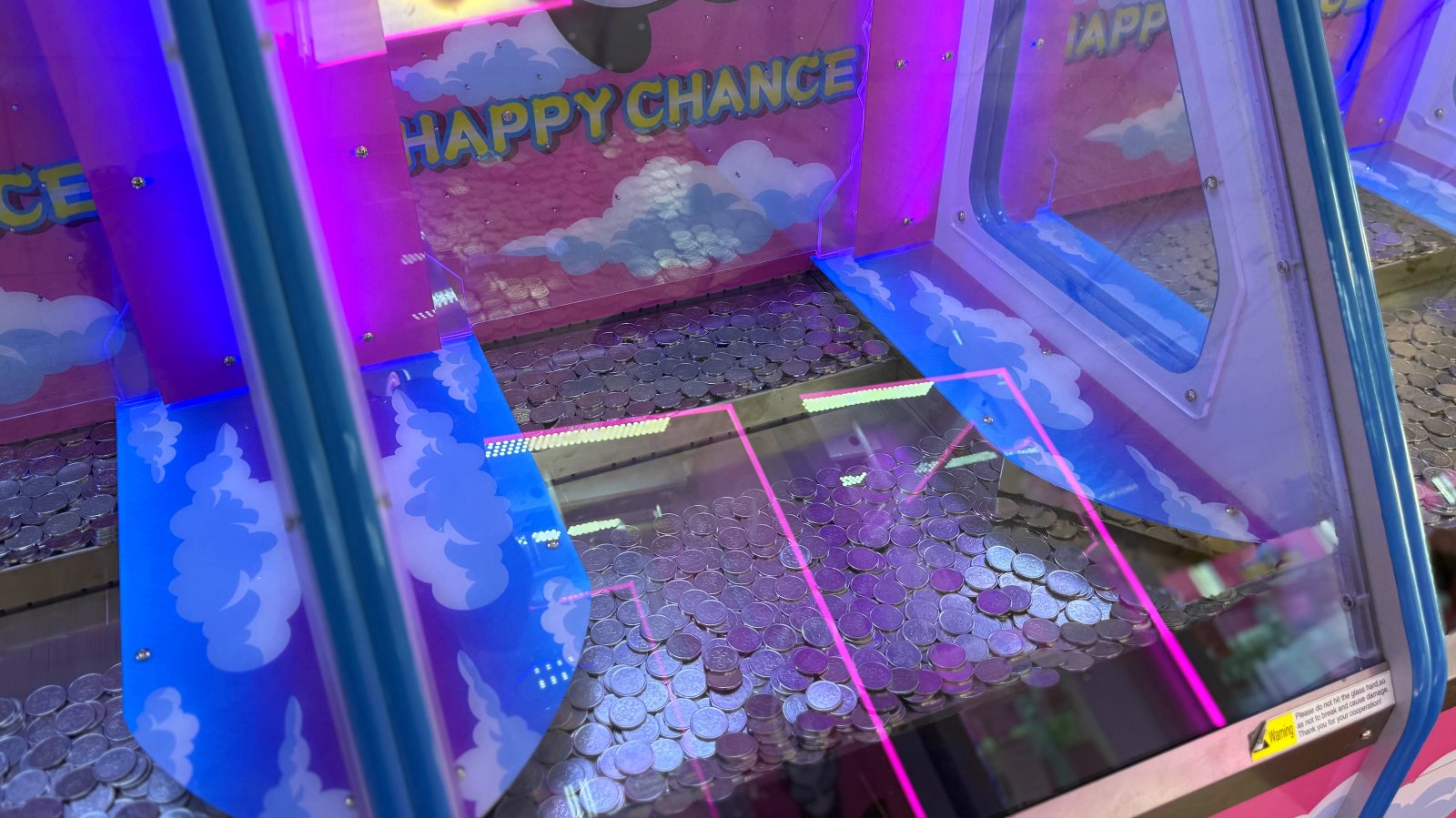 Японский тренд захватил центр Бреста! У фонтана открылся зал аттракционов Happy Chance