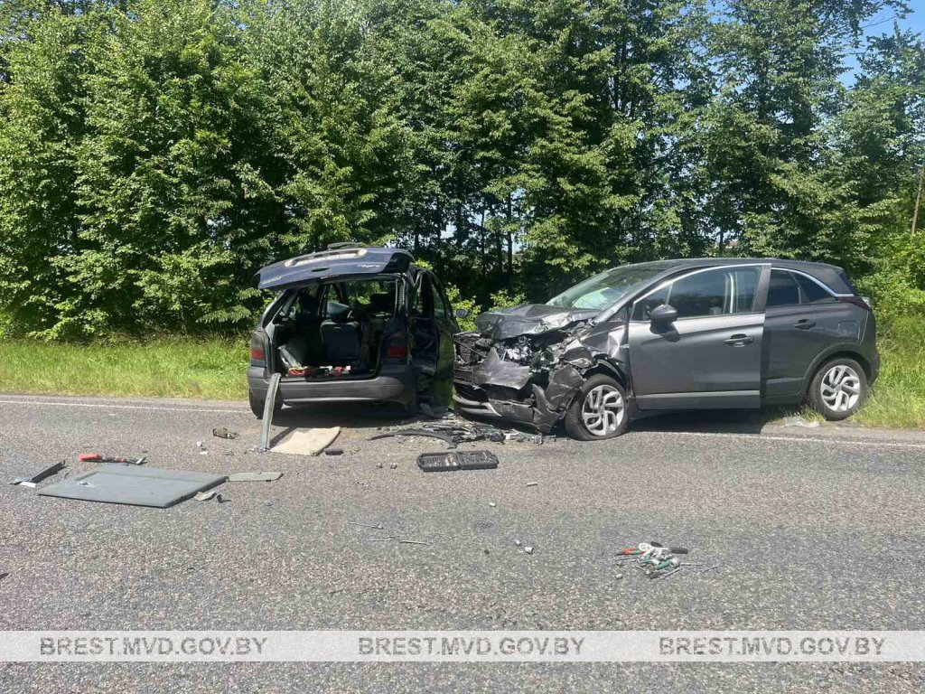 Попытка обгона закончилась аварией в Березовском районе