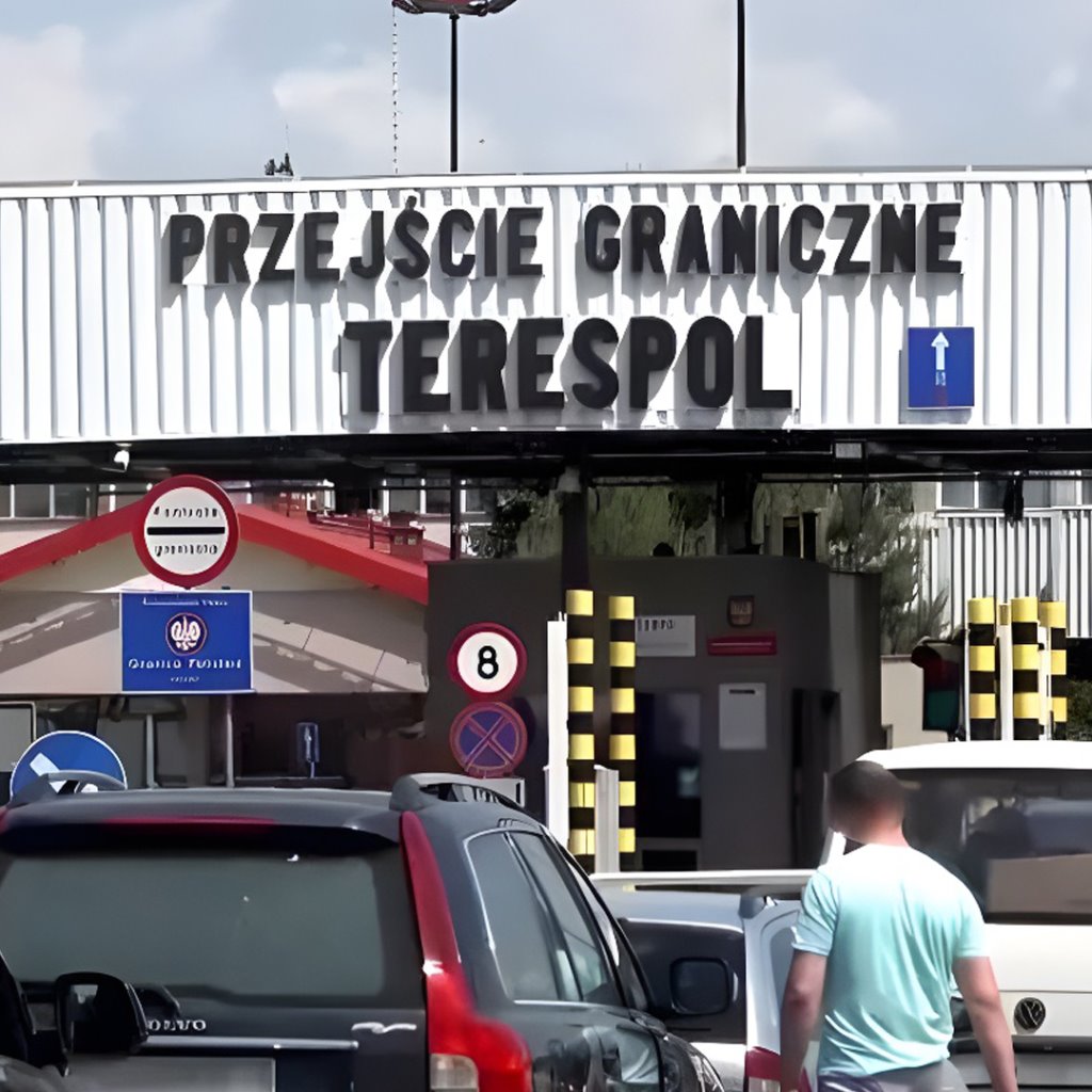 В «Тересполе» ремонт дороги. А очереди на границе все растут