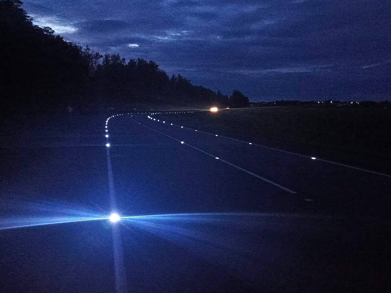 Первая «светящаяся дорога» появилась в Беларуси