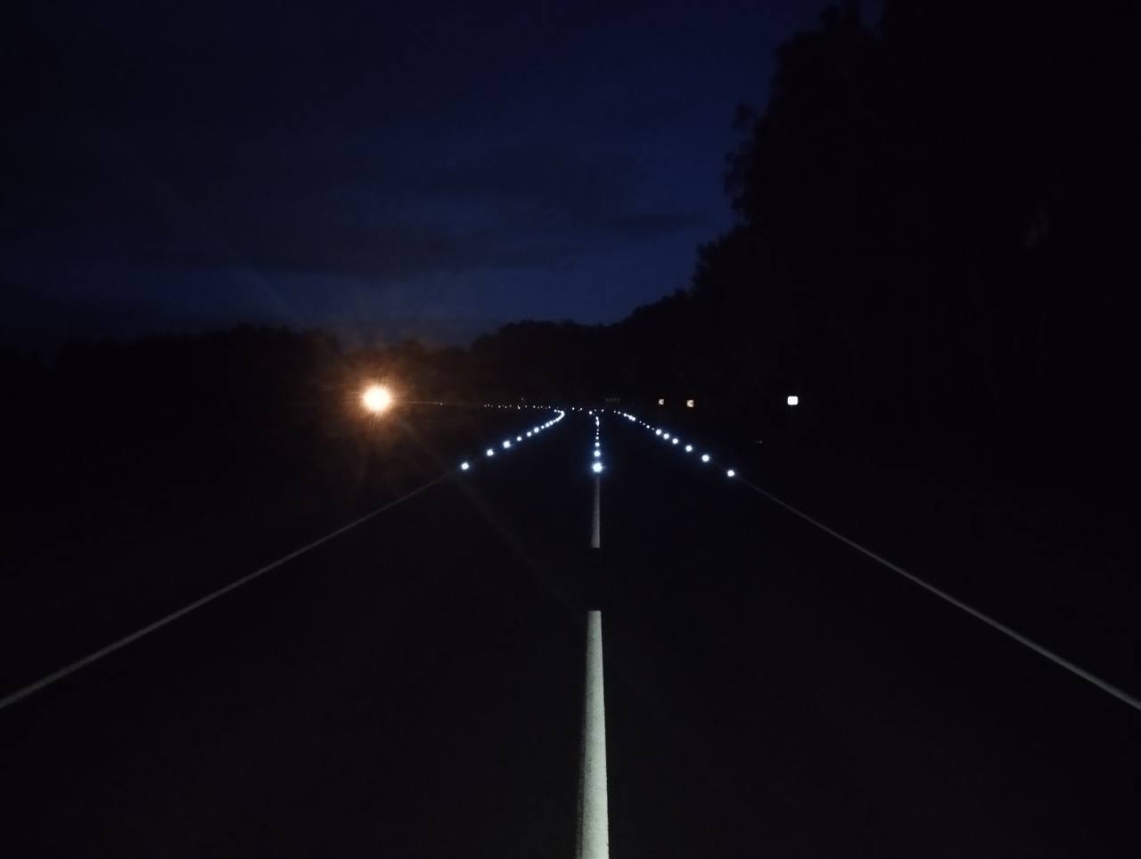 Первая «светящаяся дорога» появилась в Беларуси