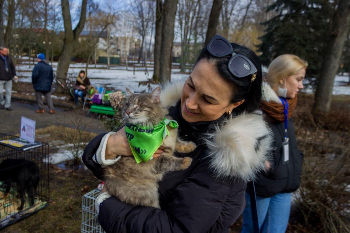 За прилавком — артисты, охотники, музыканты: Необычные таланты сотрудников компании ЕВРОТОРГ