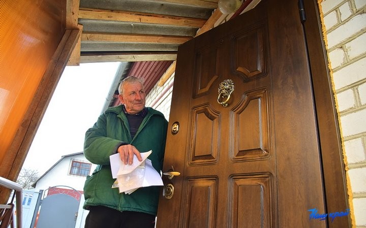 Пенсионеры из Барановичей: «Заплатили большие деньги, а теперь дверь хоть выкинь»