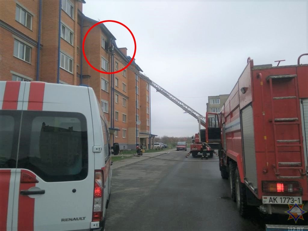 Восьмилетнего ребенка спасли при пожаре в Березе