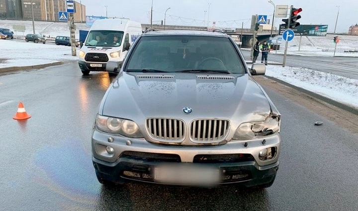 Отвлекся и сбил беременную женщину на переходе. Она потеряла ребенка, а водителя будут судить