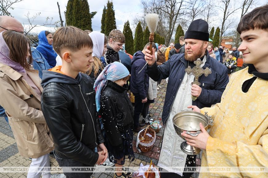 Освящение праздничной трапезы накануне празднования православной Пасхи прошло в Брестском районе.