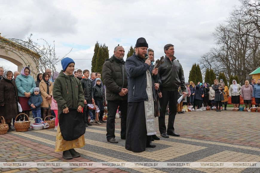 Освящение праздничной трапезы накануне празднования православной Пасхи прошло в Брестском районе.