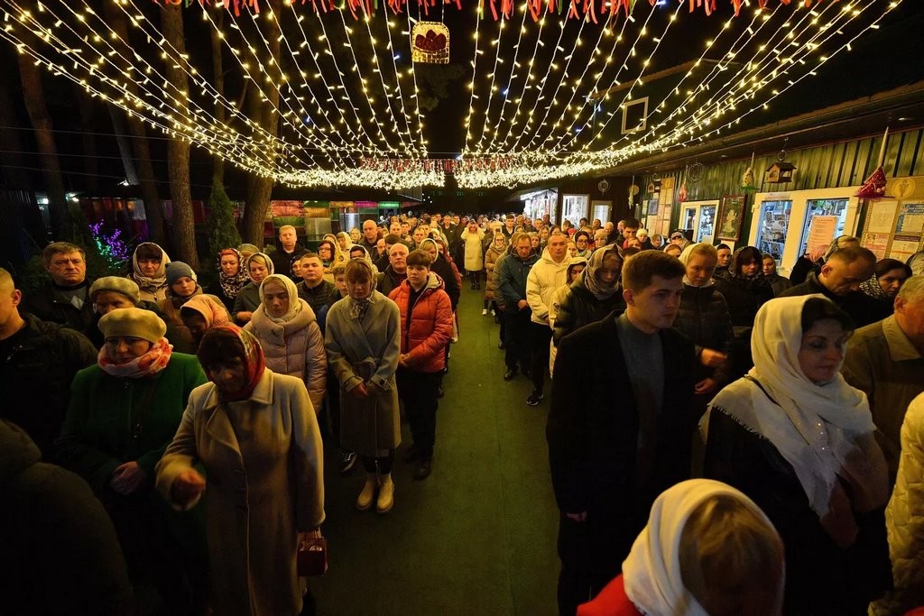 Пасха в лесном храме: как встретили Воскресенье Христово в Пинске