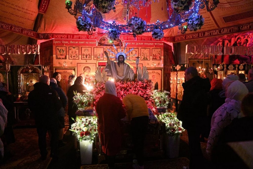 Пасха в лесном храме: как встретили Воскресенье Христово в Пинске