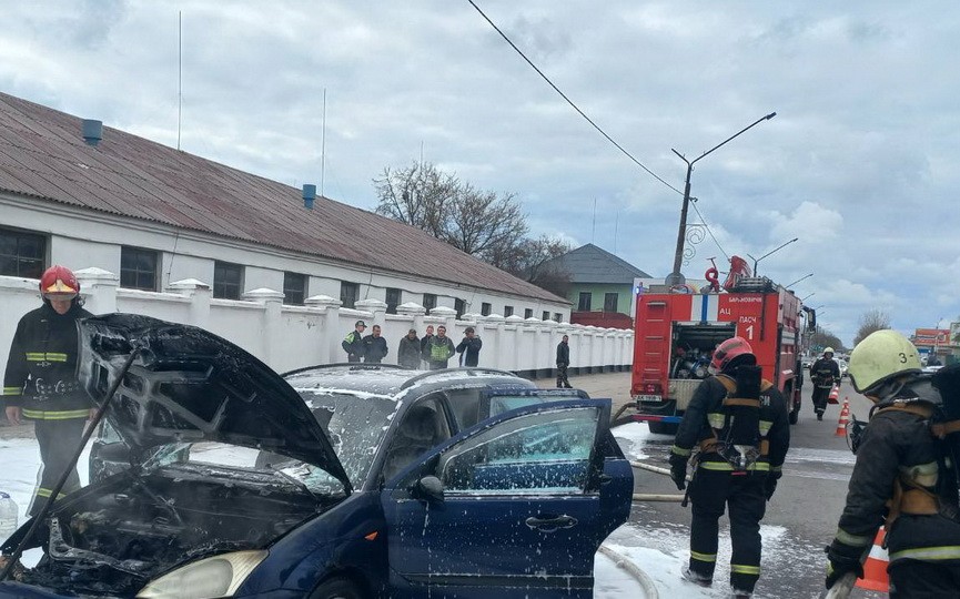 Автомобиль загорелся в Барановичах