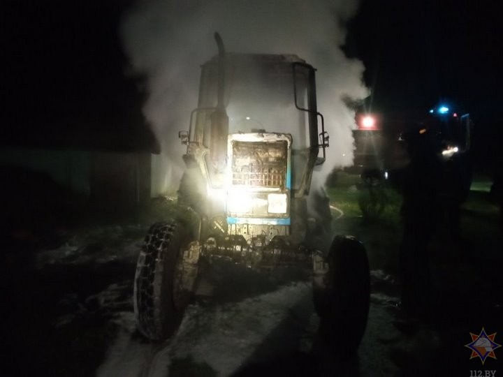 В Ивацевичском районе горел трактор