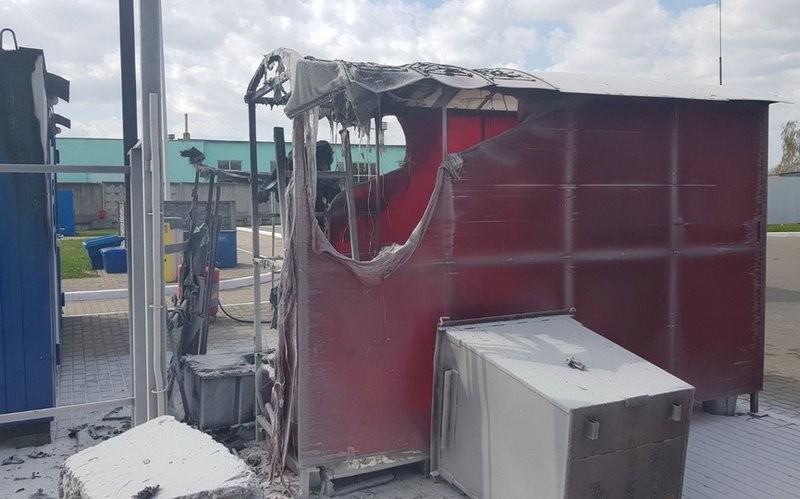 Пластиковый биотуалет загорелся на автозаправке в Барановичах